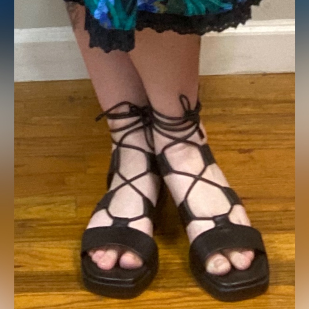 Vince Rockwell Black Gladiator Lace Up Sandals 1940s Style size 9 in Box